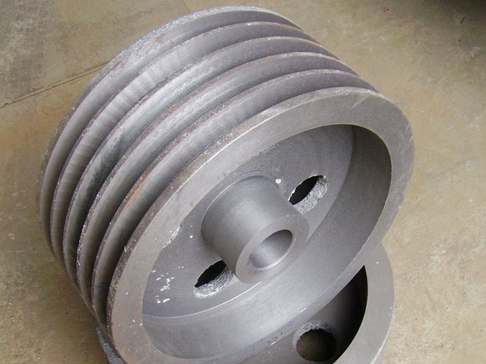 <strong>车床加工皮带轮</strong>